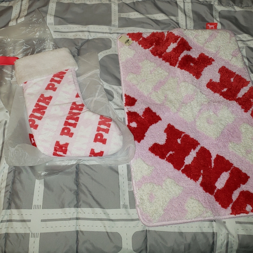 🚫sold🚫NWT VS PINK stocking and bath mat